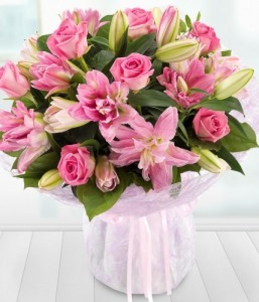 Lavish Rose And Lily Rosa Florist